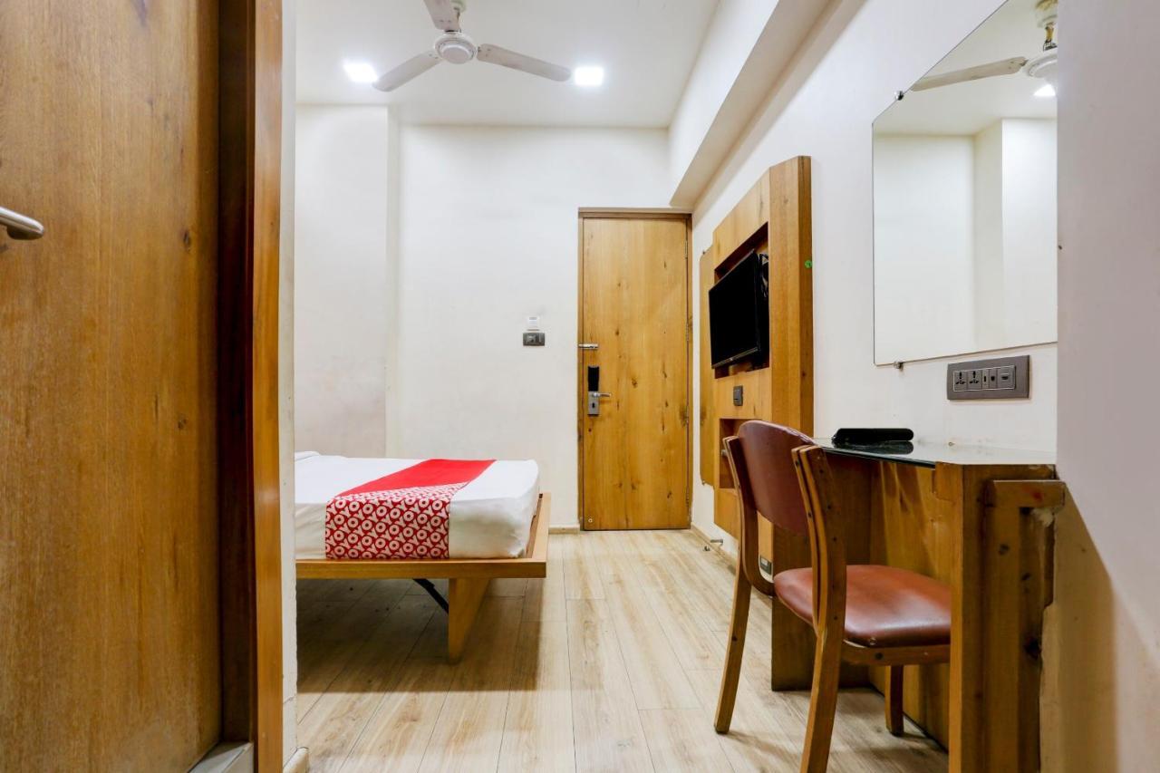 Oyo 81549 Hotel Elegance Nx Mumbai Bagian luar foto